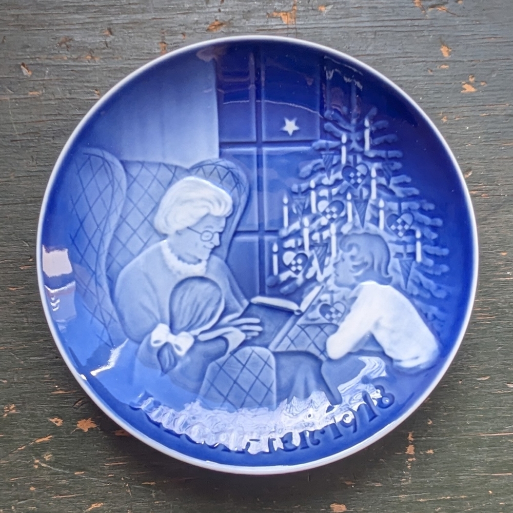 A Christmas Tale, Vintage 1978 Bing & Grøndahl blue and white plate